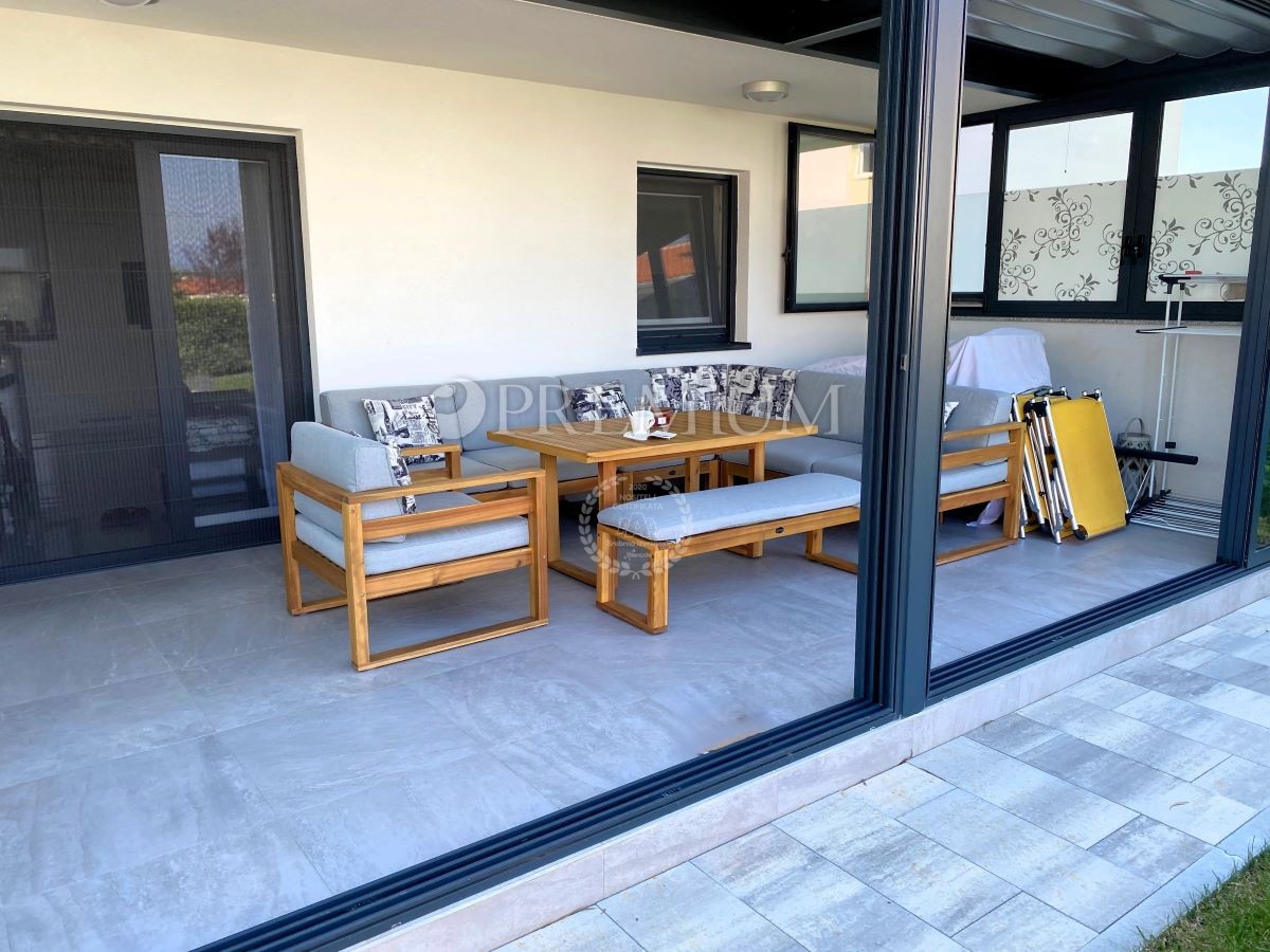 Malinska – appartamento con due unità e giardino, al mare!