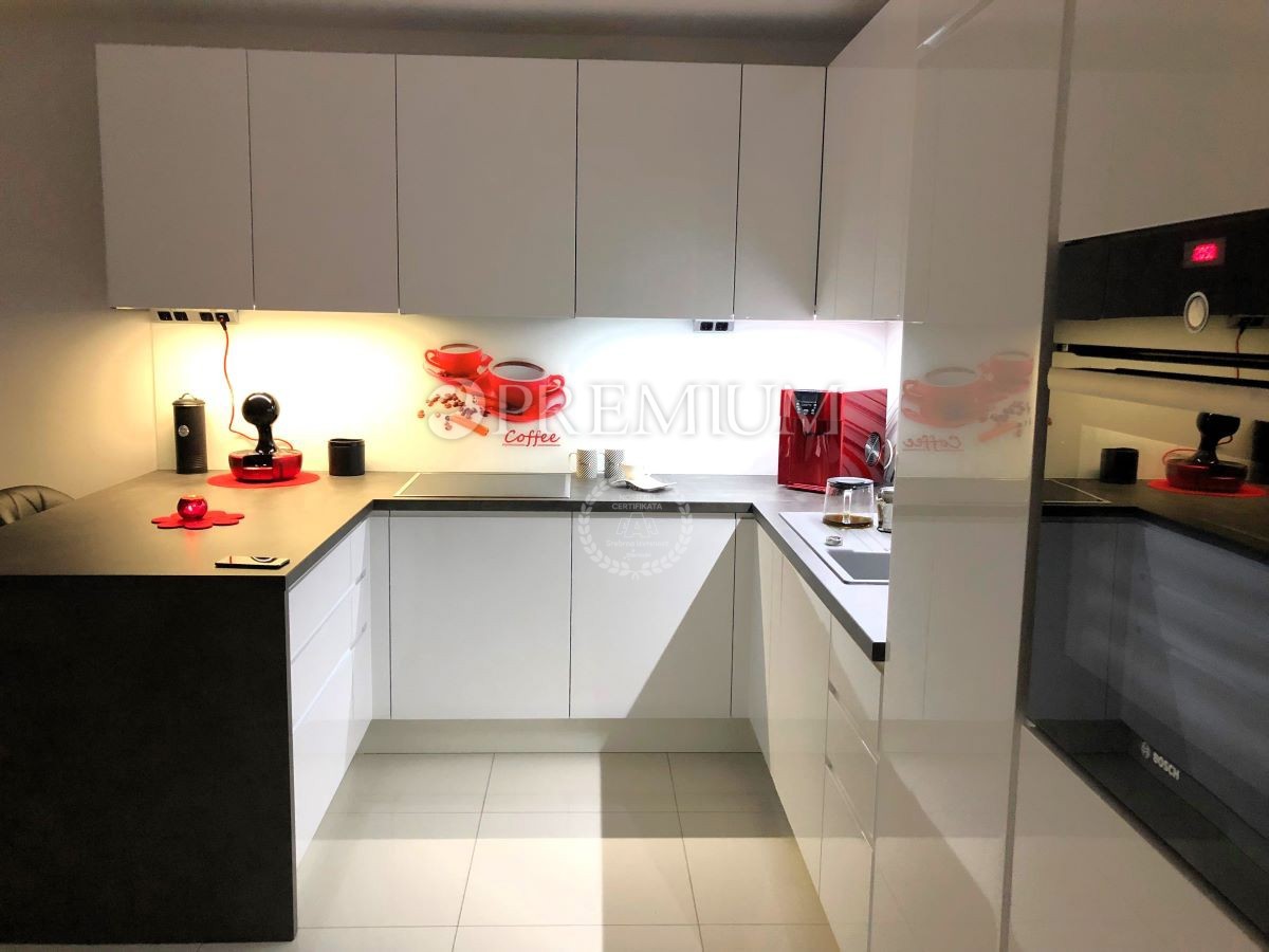 Malinska – appartamento con due unità e giardino, al mare!