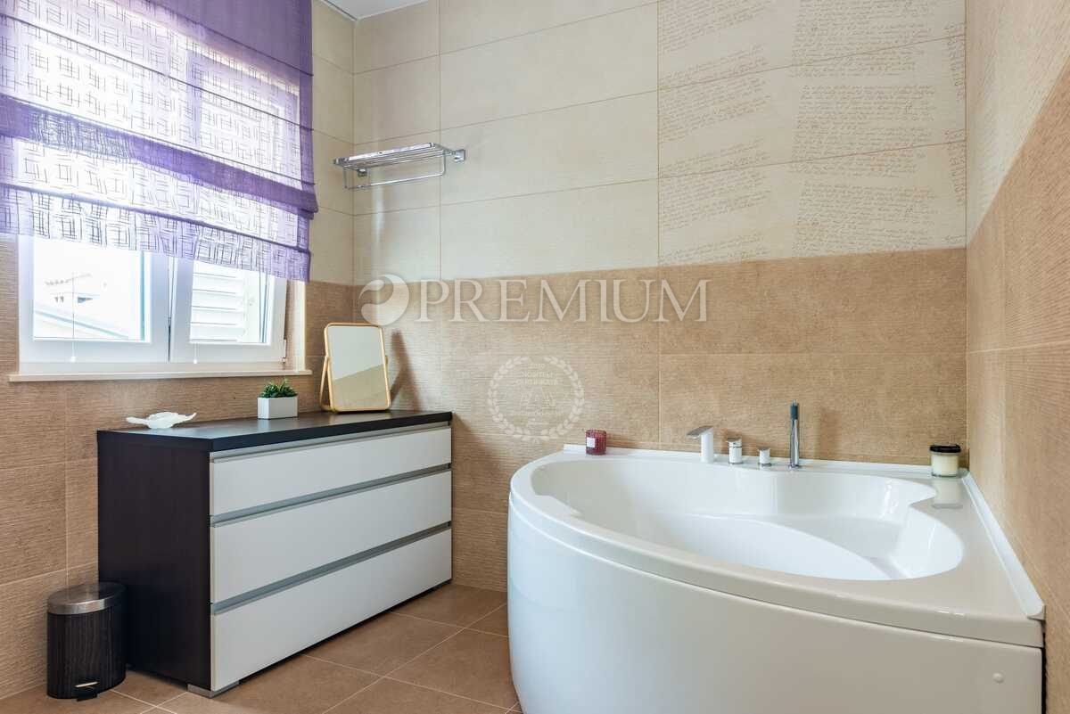 Malinska, casa indipendente con piscina e vista mare!