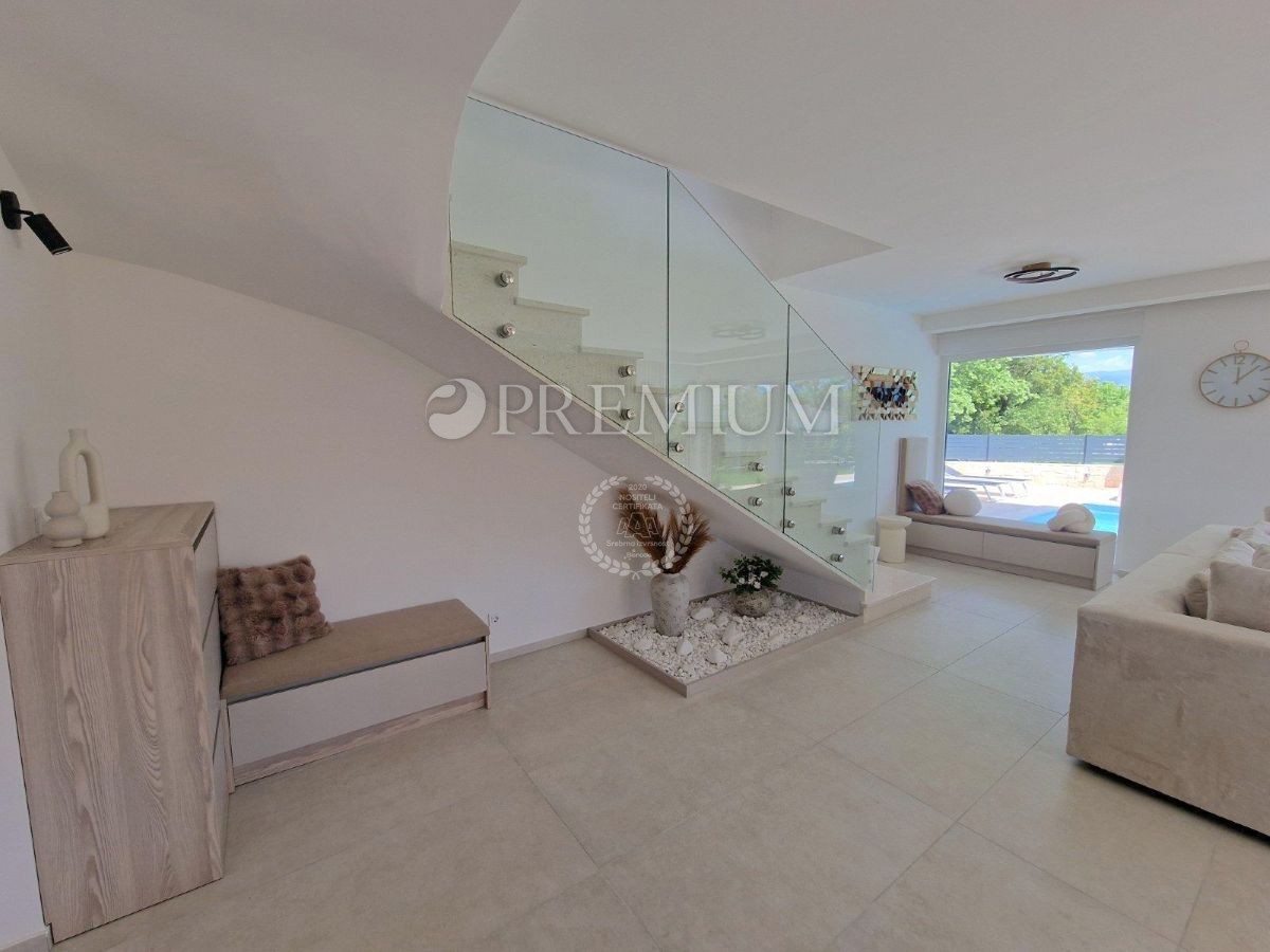 Omišalj, un nuovo edificio esclusivo con piscina!