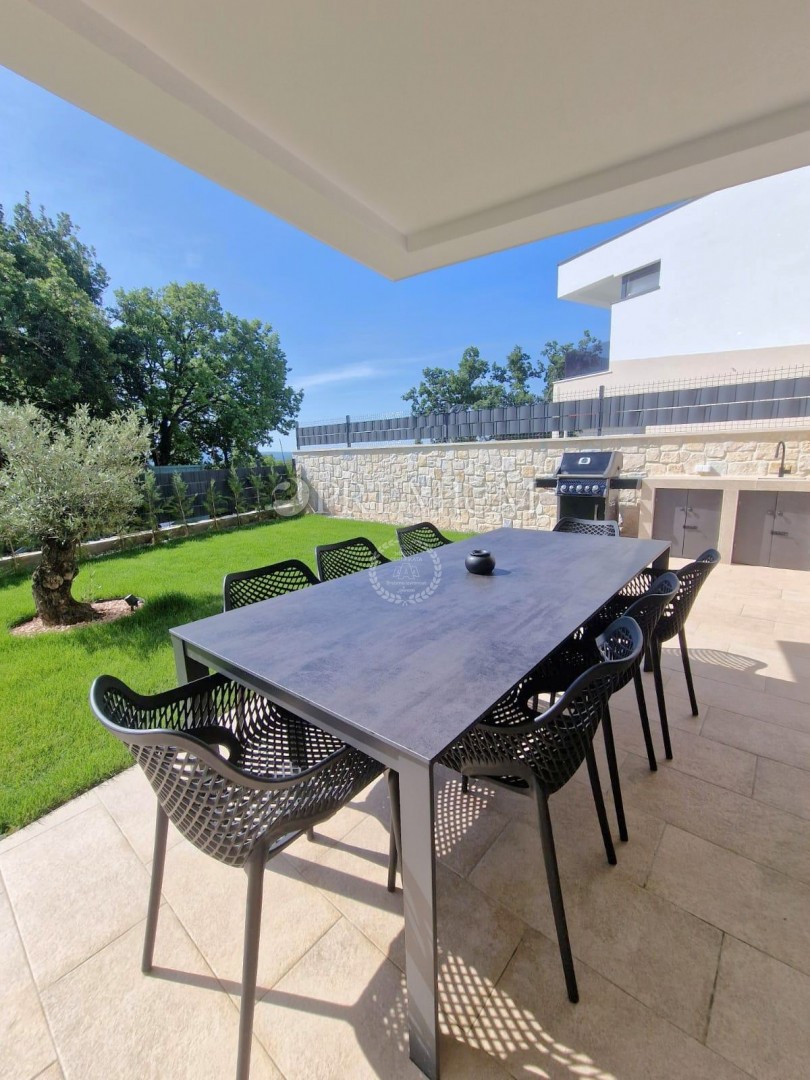 Omišalj, un nuovo edificio esclusivo con piscina!