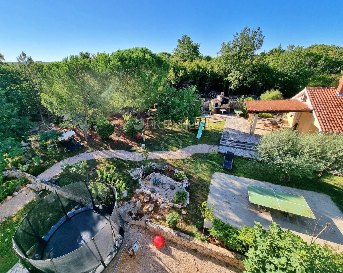 Dintorni di Malinska, casa indipendente con ampio giardino!