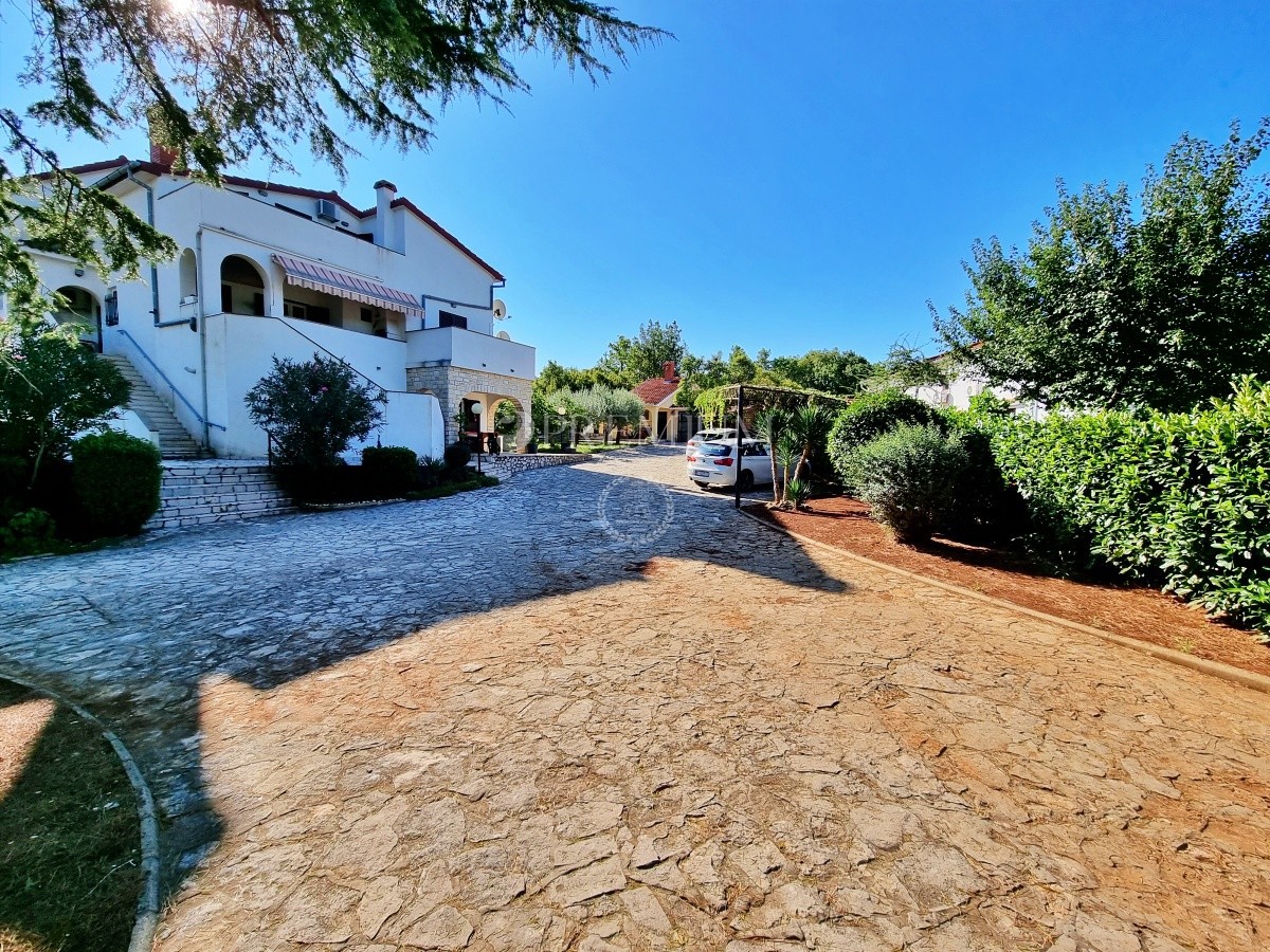 Dintorni di Malinska, casa indipendente con ampio giardino!