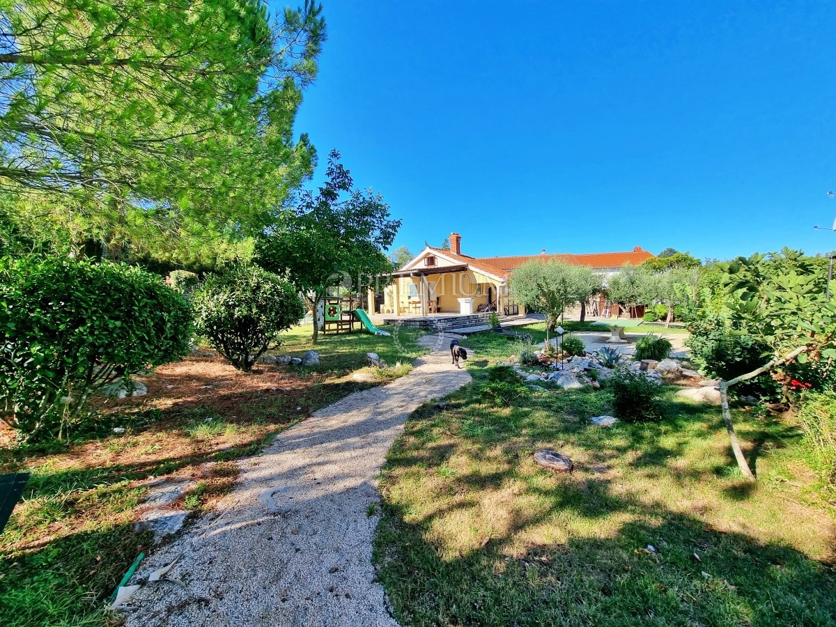 Dintorni di Malinska, casa indipendente con ampio giardino!