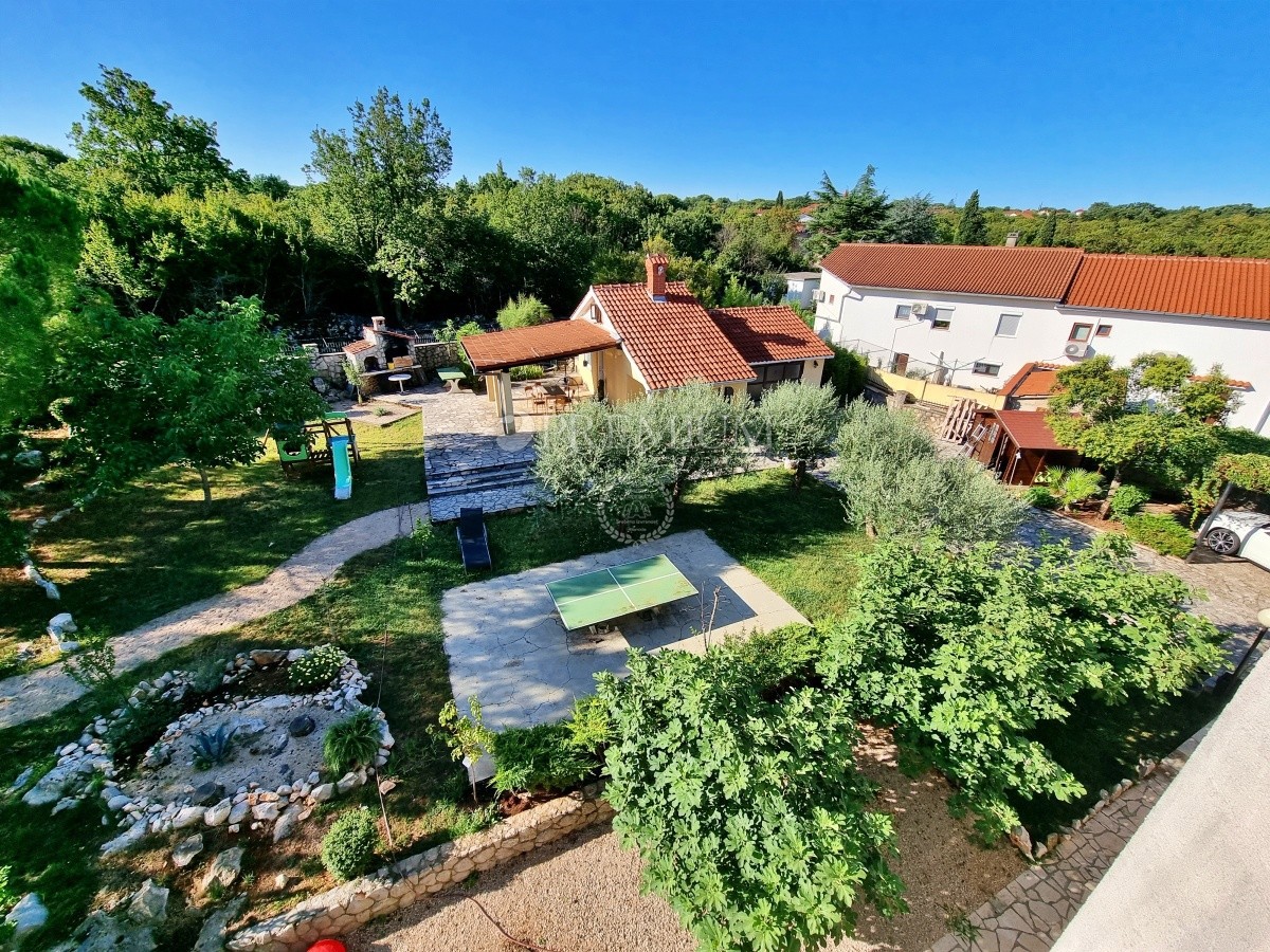 Dintorni di Malinska, casa indipendente con ampio giardino!