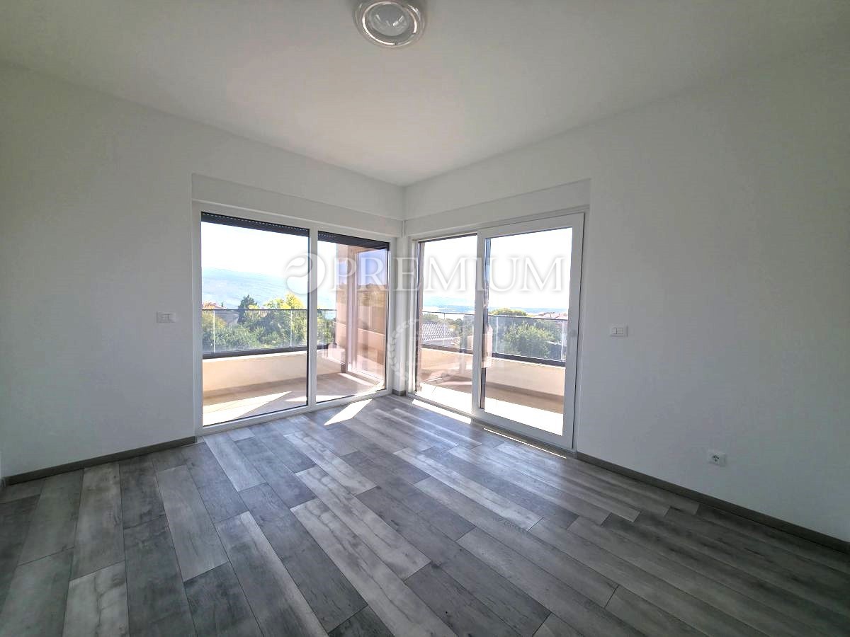 Krk, dintorni, edificio nuovo e moderno con vista panoramica sul mare!