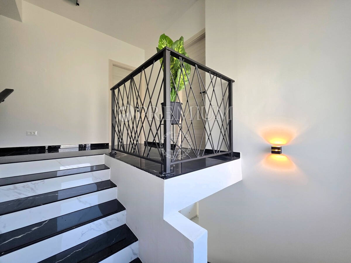 Krk, dintorni, edificio nuovo e moderno con vista panoramica sul mare!