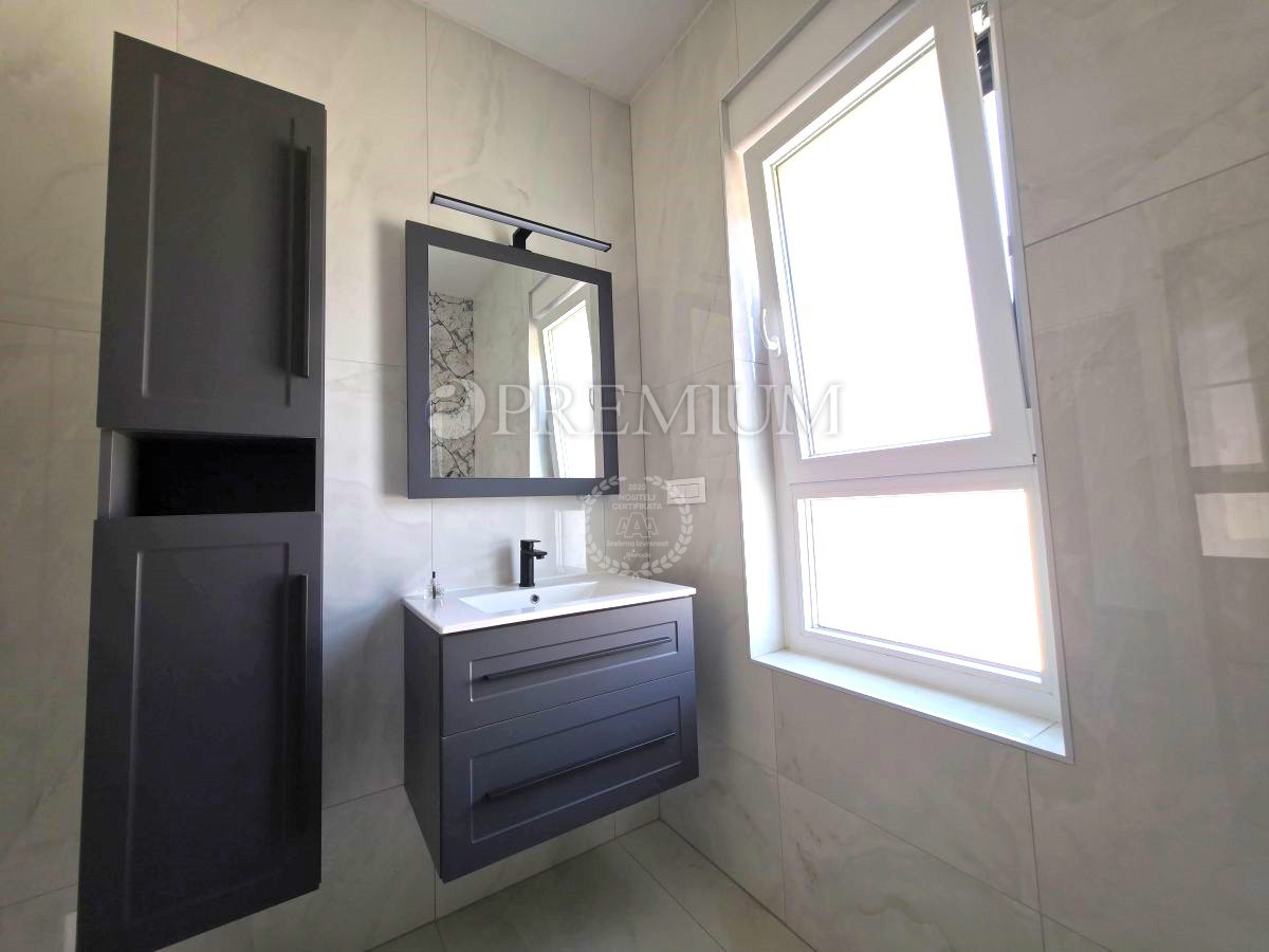 Krk, dintorni, edificio nuovo e moderno con vista panoramica sul mare!