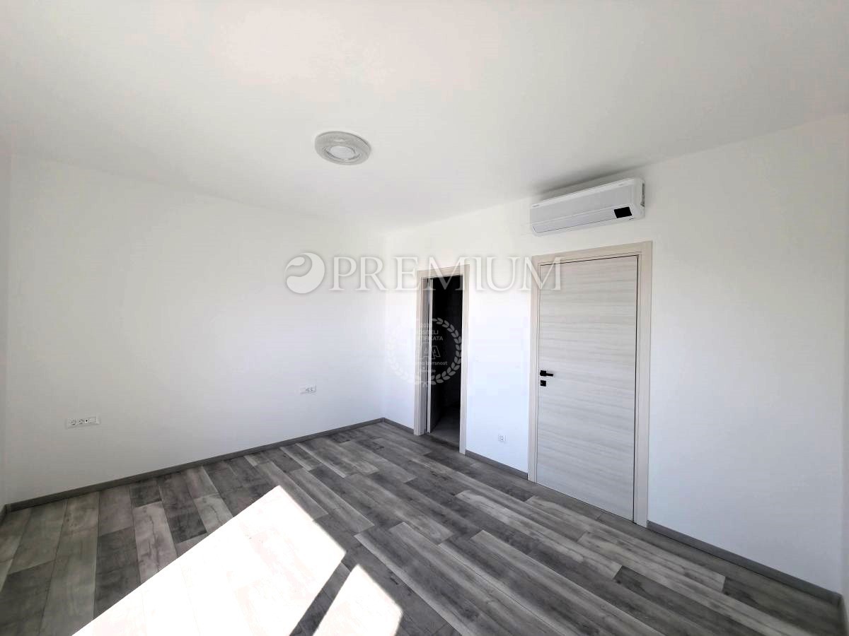 Krk, dintorni, edificio nuovo e moderno con vista panoramica sul mare!