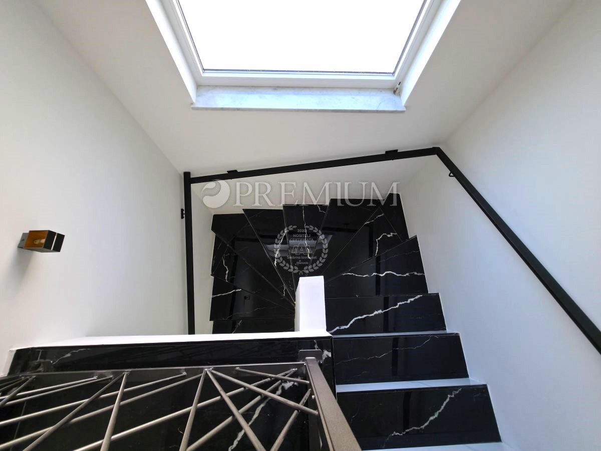 Krk, dintorni, edificio nuovo e moderno con vista panoramica sul mare!