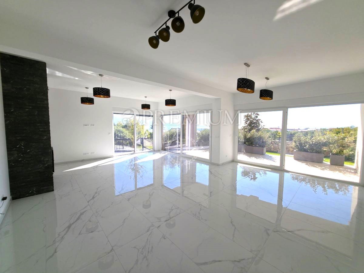 Krk, dintorni, edificio nuovo e moderno con vista panoramica sul mare!