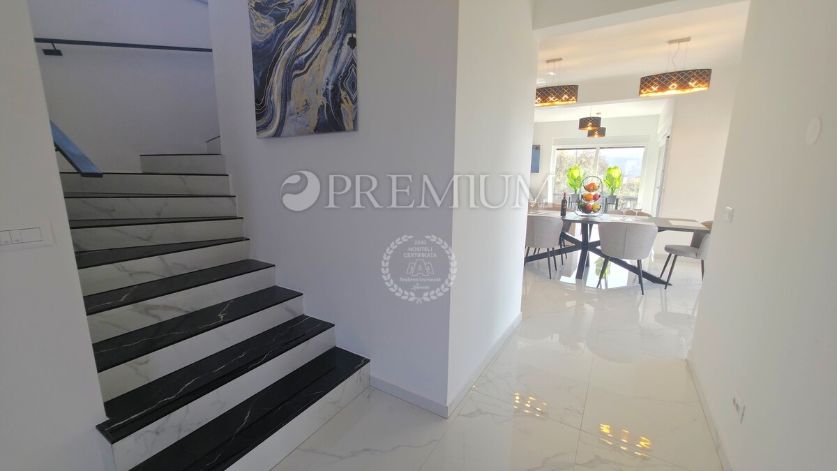 Krk, dintorni, edificio nuovo e moderno con vista panoramica sul mare!