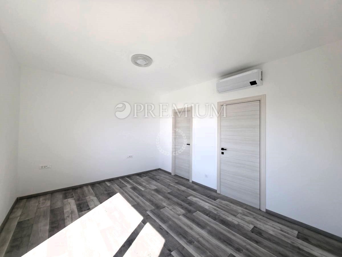 Krk, dintorni, edificio nuovo e moderno con vista panoramica sul mare!