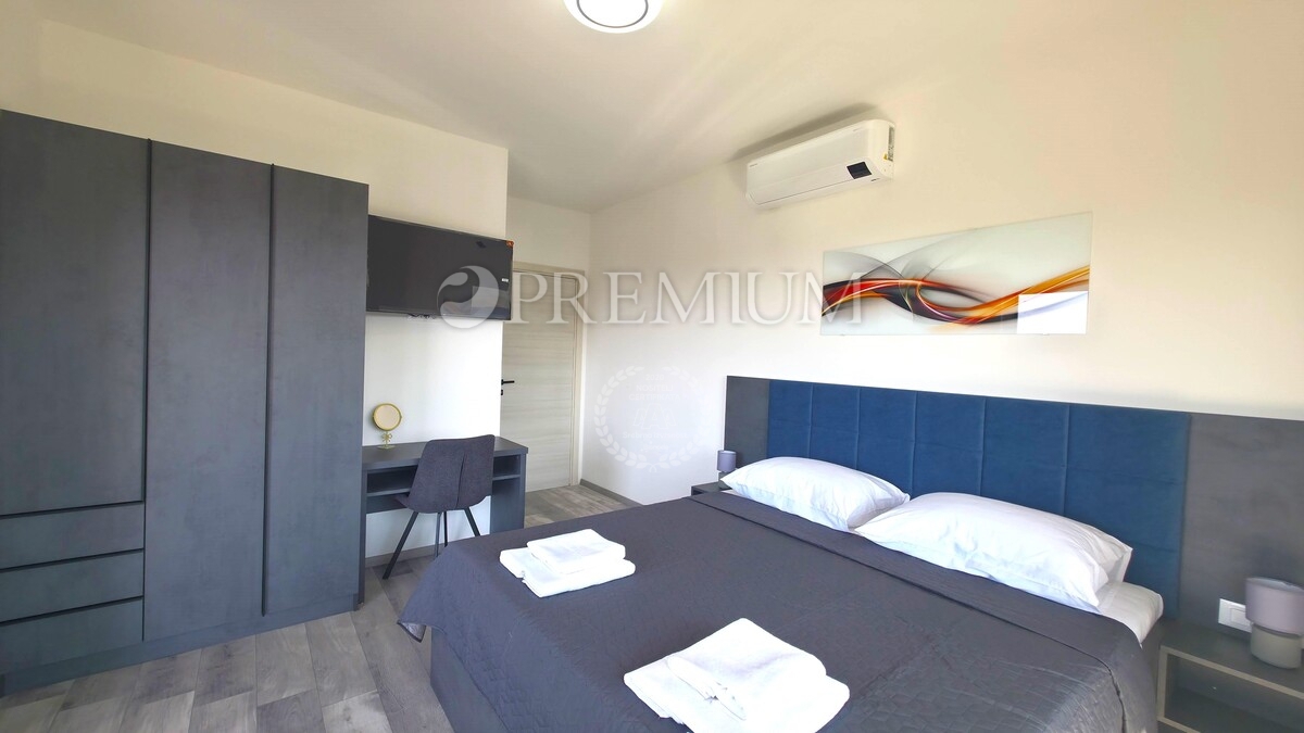 Krk, dintorni, edificio nuovo e moderno con vista panoramica sul mare!