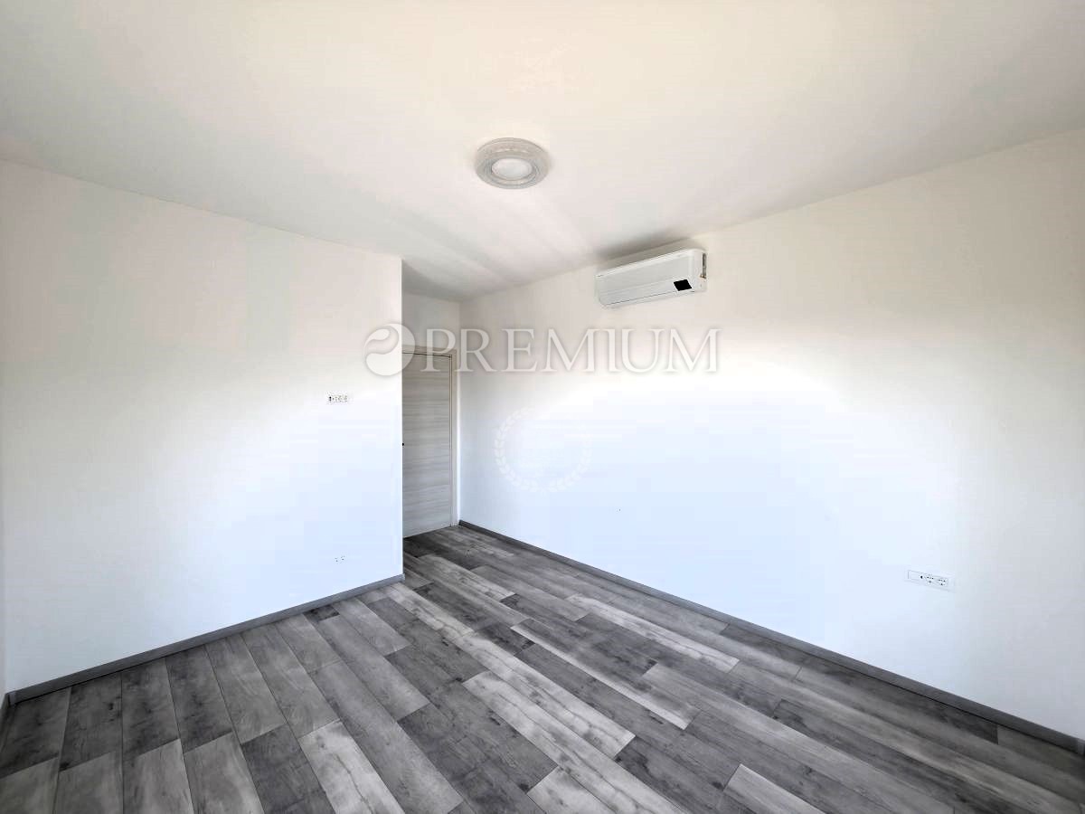 Krk, dintorni, edificio nuovo e moderno con vista panoramica sul mare!