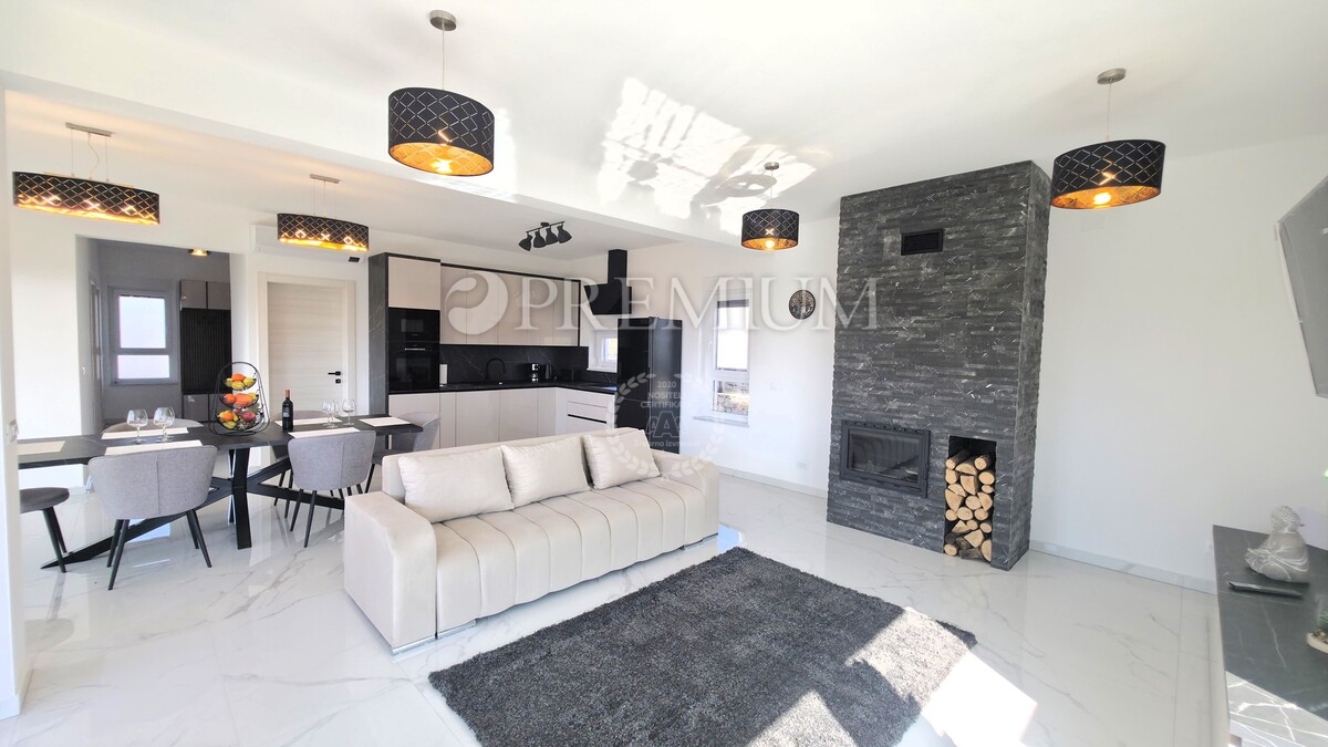 Krk, dintorni, edificio nuovo e moderno con vista panoramica sul mare!