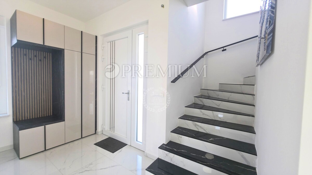 Krk, dintorni, edificio nuovo e moderno con vista panoramica sul mare!