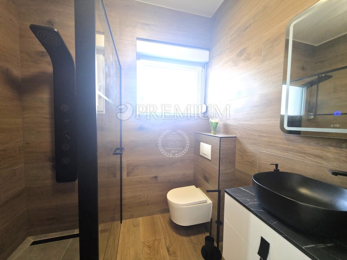 Krk, dintorni, edificio nuovo e moderno con vista panoramica sul mare!