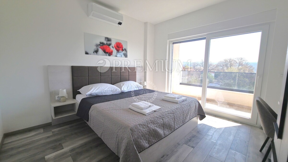 Krk, dintorni, edificio nuovo e moderno con vista panoramica sul mare!