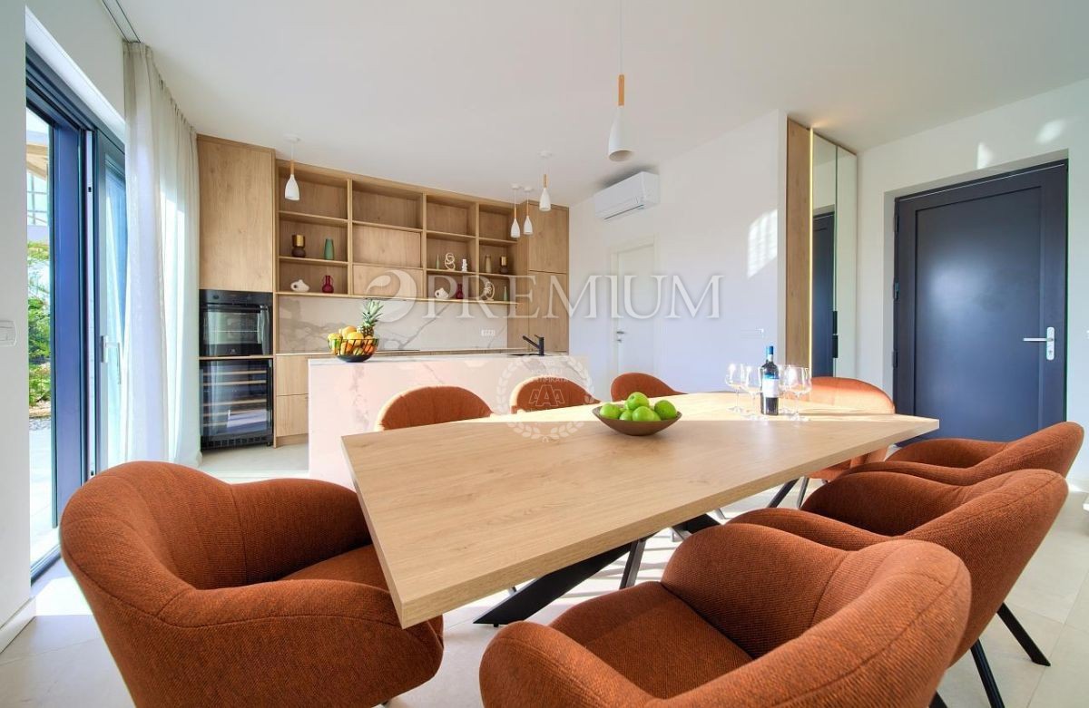 Krk, dintorni, imponente nuovo edificio con vista panoramica sul mare!