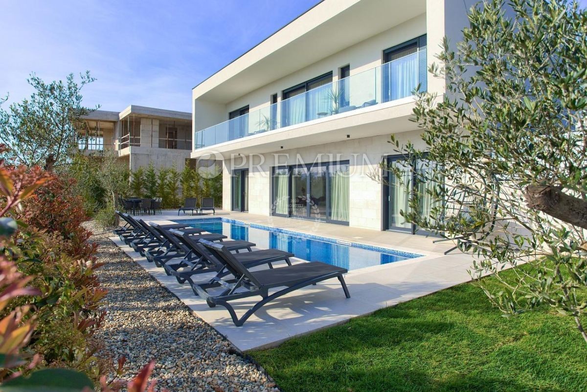 Krk, dintorni, imponente nuovo edificio con vista panoramica sul mare!