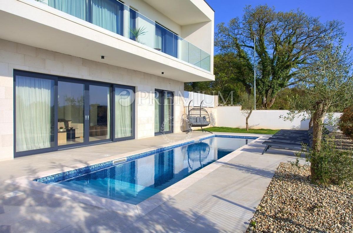 Krk, dintorni, imponente nuovo edificio con vista panoramica sul mare!