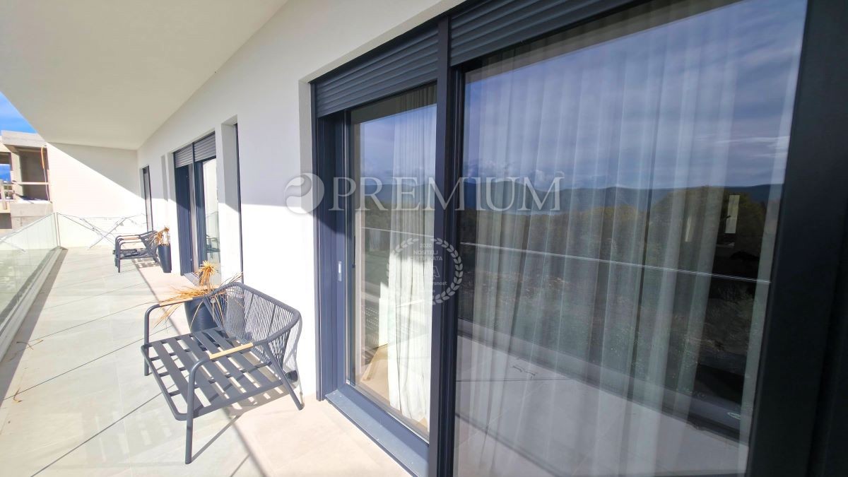 Krk, dintorni, imponente nuovo edificio con vista panoramica sul mare!