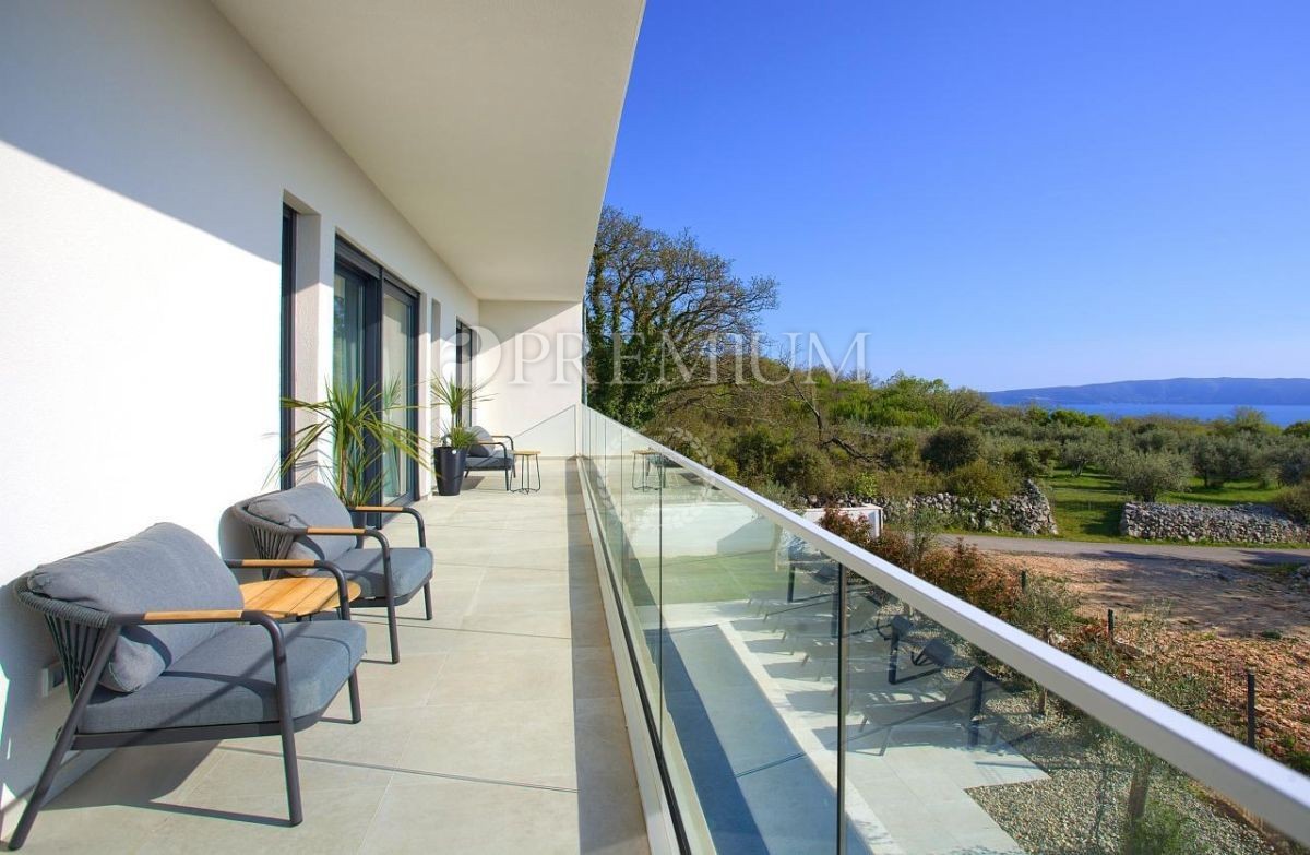 Krk, dintorni, imponente nuovo edificio con vista panoramica sul mare!