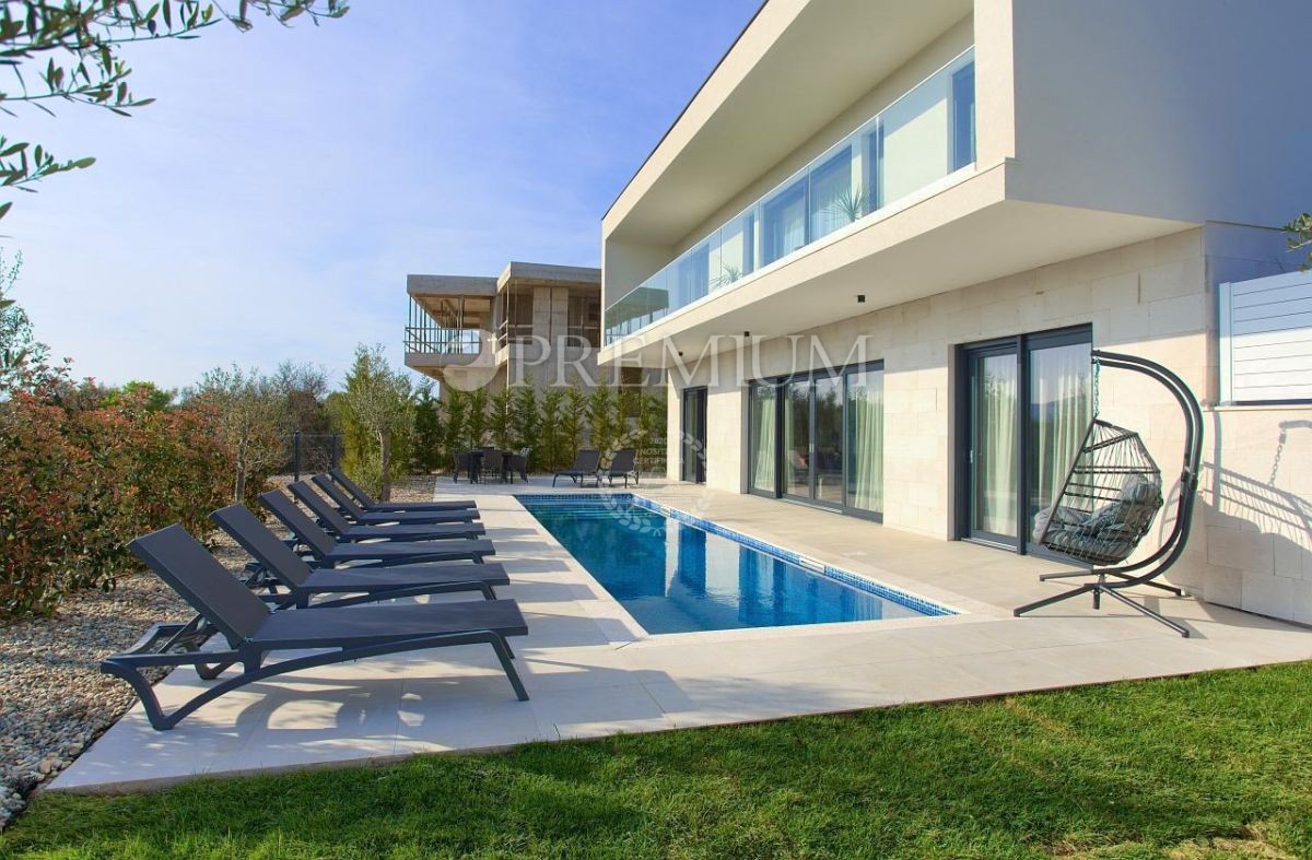 Krk, dintorni, imponente nuovo edificio con vista panoramica sul mare!