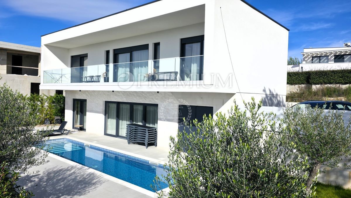 Krk, dintorni, imponente nuovo edificio con vista panoramica sul mare!