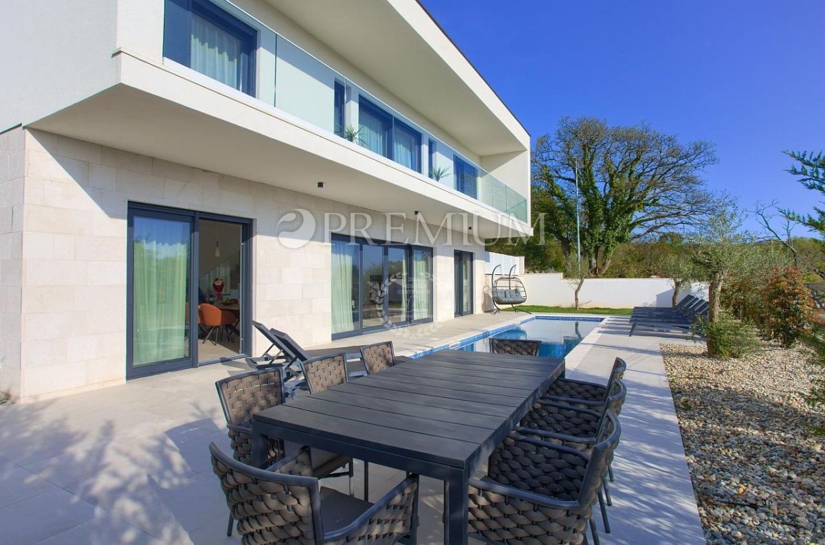 Krk, dintorni, imponente nuovo edificio con vista panoramica sul mare!