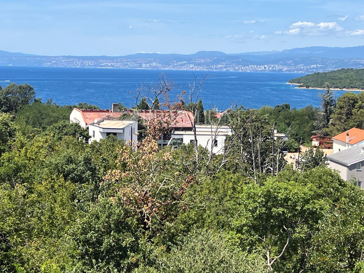 Njivice, appartamento al 1° piano con una bellissima vista sul mare!