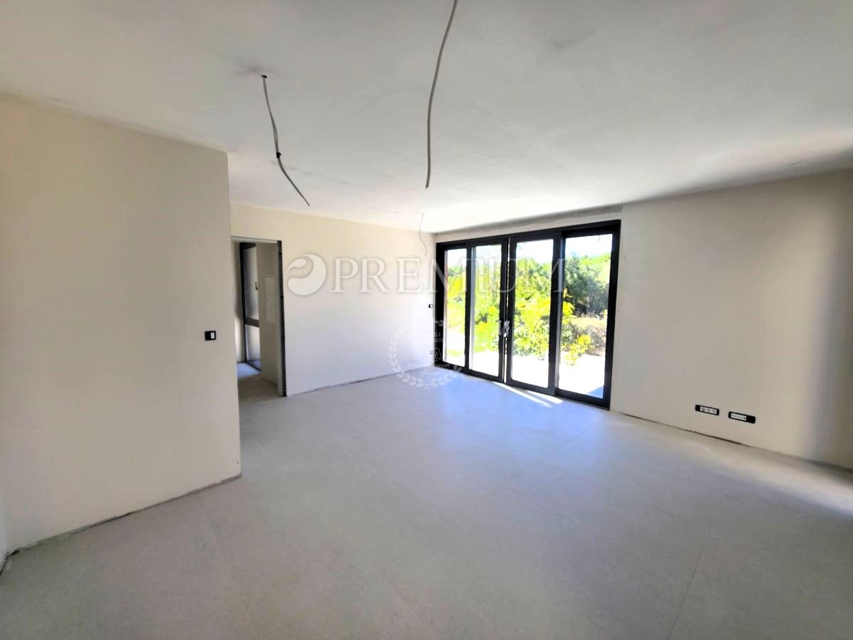 Città di Krk, nuovo edificio in una posizione attraente!