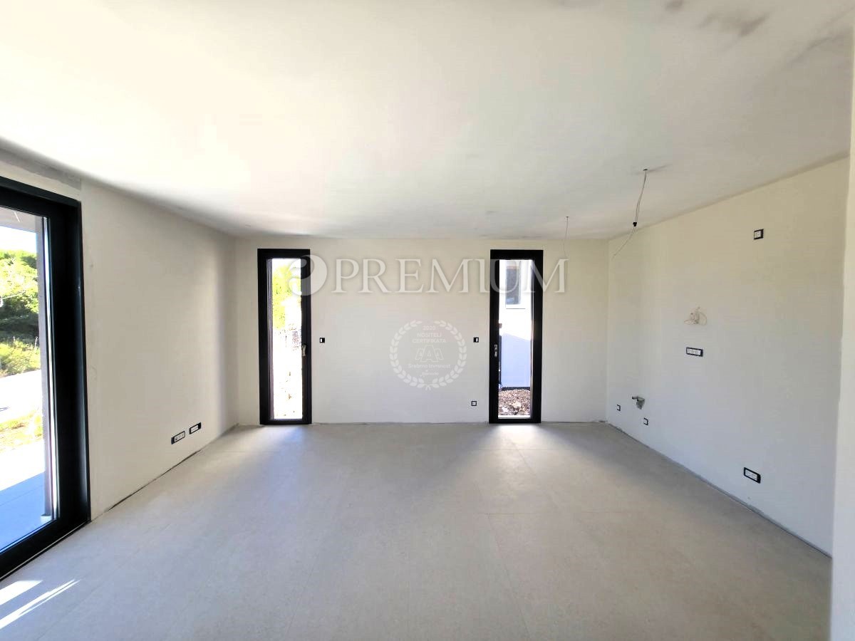 Città di Krk, nuovo edificio in una posizione attraente!