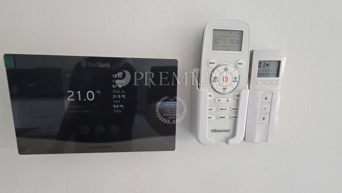 Malinska, nuova casa bifamiliare con piscina, 700 metri dal mare!