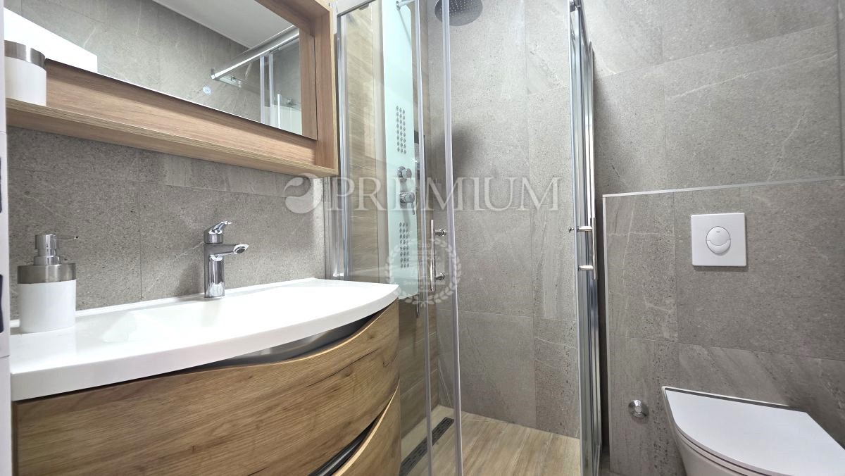 Malinska, nuova casa bifamiliare con piscina, 700 metri dal mare!