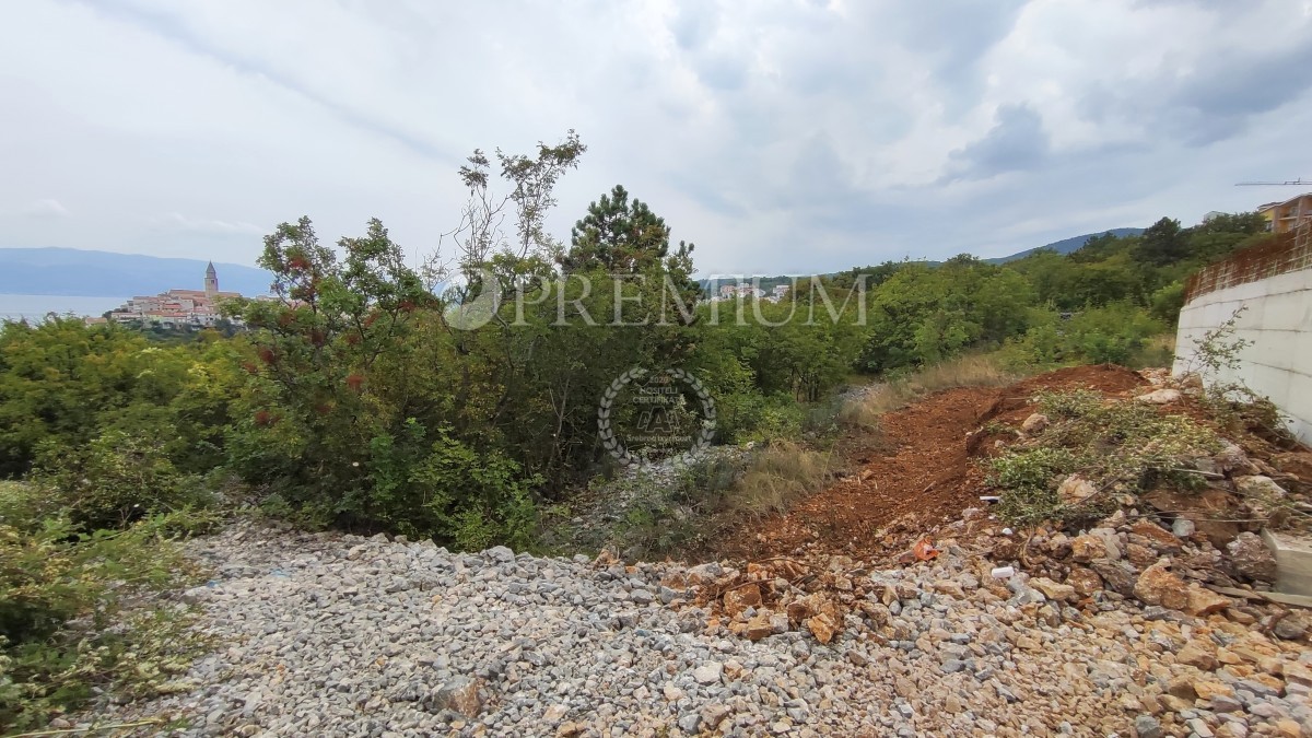 Vrbnik, terreno edificabile a 200 m dal mare! Vista mare!