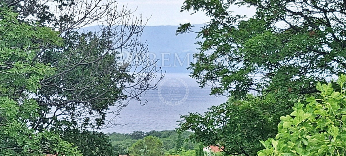 Malinska, terreno edificabile in una posizione tranquilla!