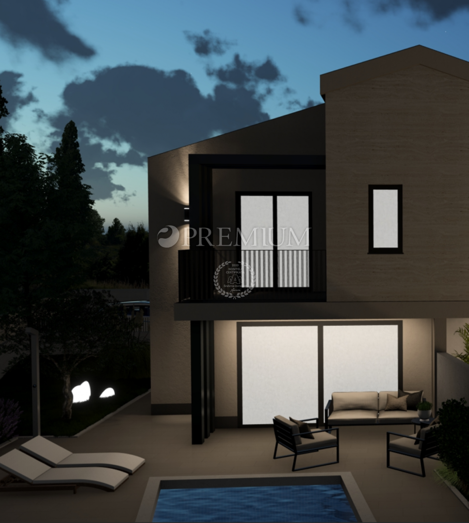 Malinska, casa con piscina al confine della zona edificabile!