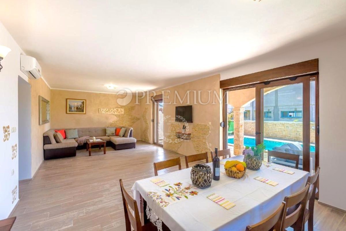 Krk, casa con due unità in zona tranquilla!