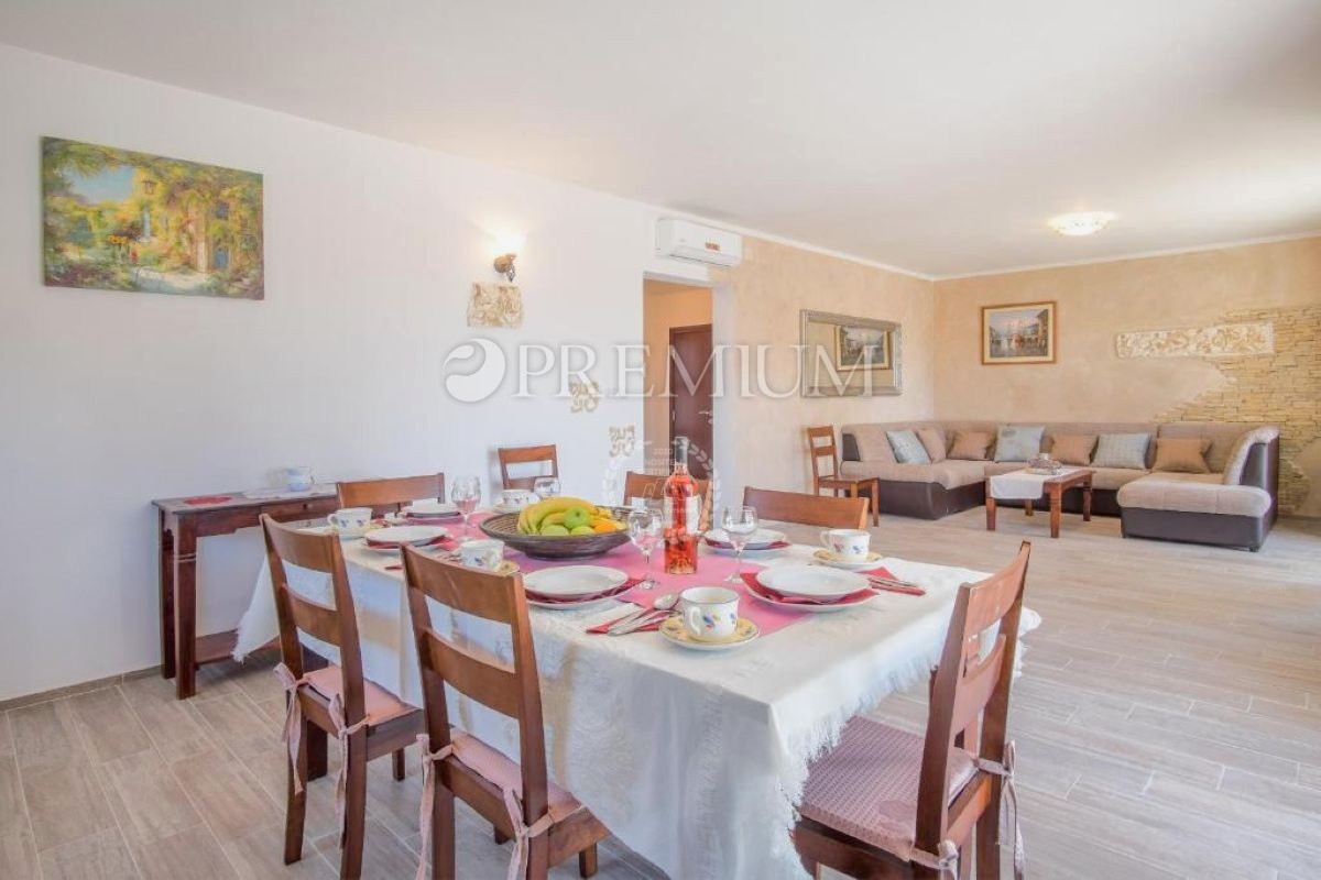 Krk, casa con due unità in zona tranquilla!