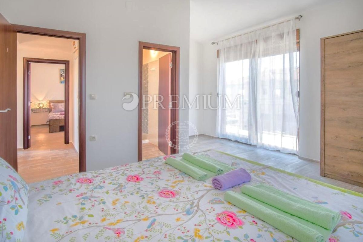 Krk, casa con due unità in zona tranquilla!