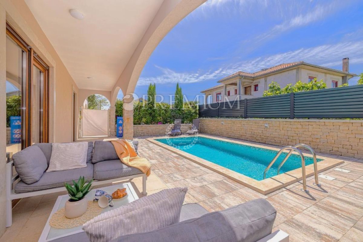 Krk, casa con due unità in zona tranquilla!