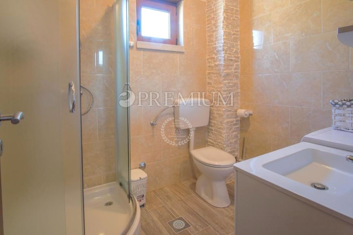 Krk, casa con due unità in zona tranquilla!