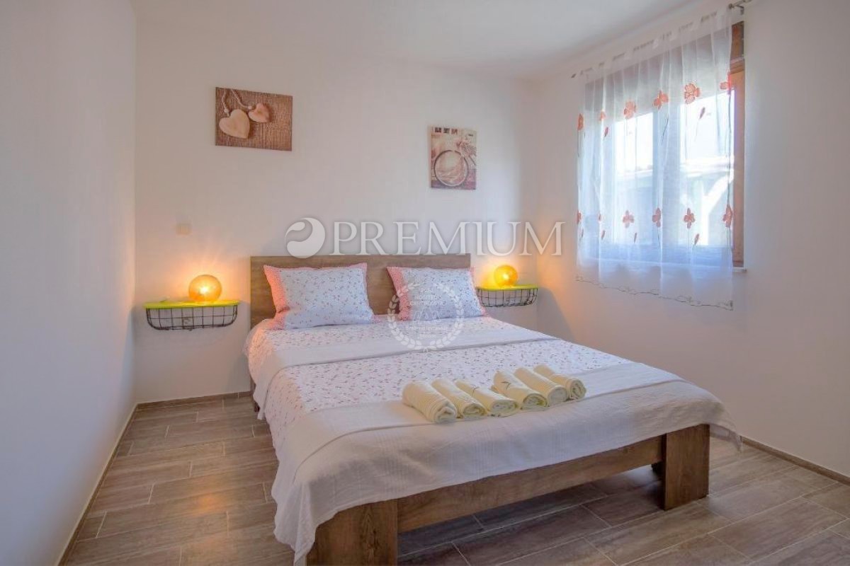 Krk, casa con due unità in zona tranquilla!