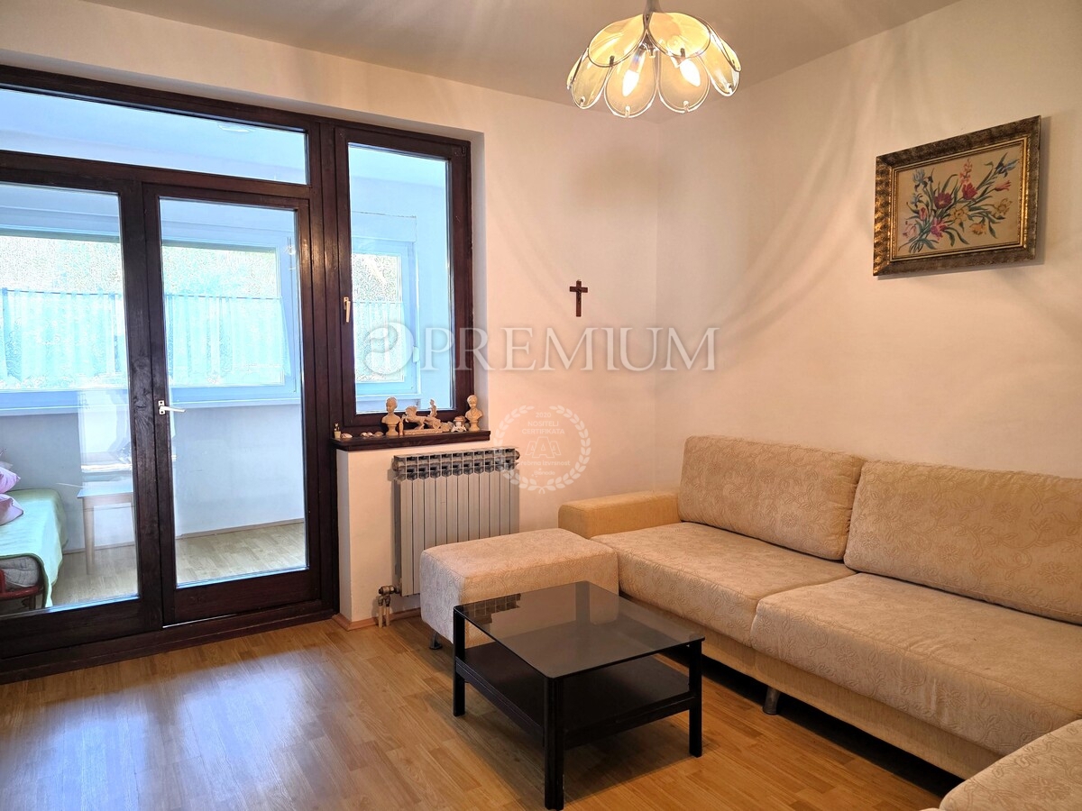 Njivice, appartamento vicino al mare in buona posizione!