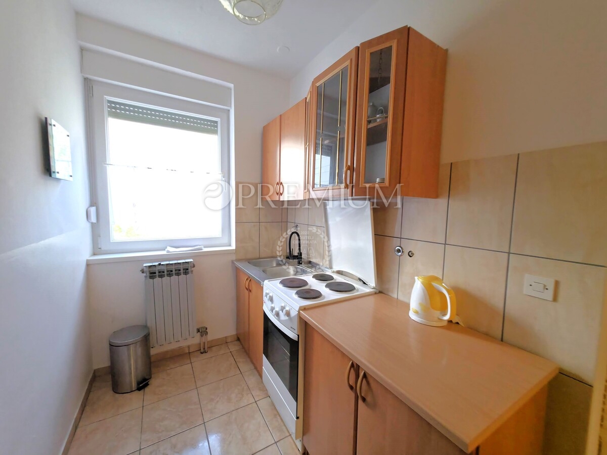 Njivice, appartamento vicino al mare in buona posizione!