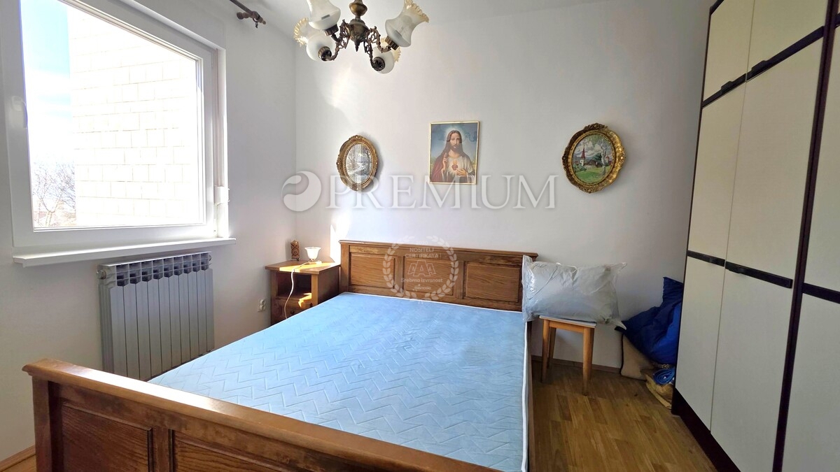 Njivice, appartamento vicino al mare in buona posizione!