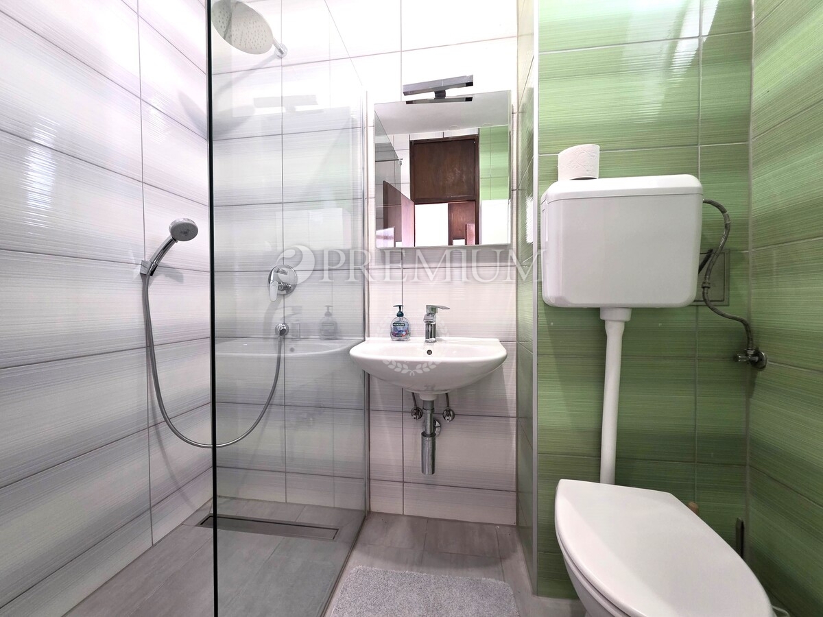 Njivice, appartamento vicino al mare in buona posizione!