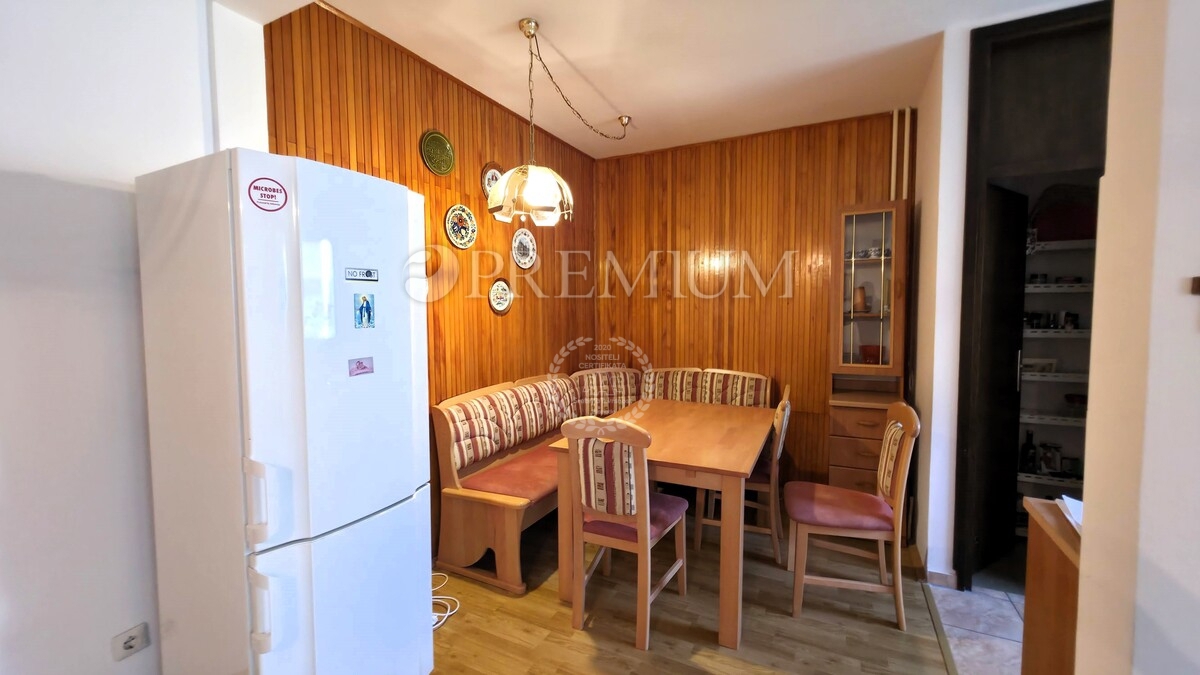 Njivice, appartamento vicino al mare in buona posizione!